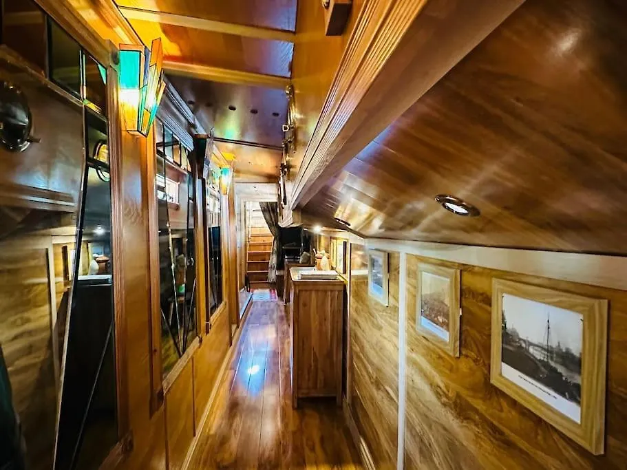 Unique Houseboat Experience I Central City Break يورك بوتيل